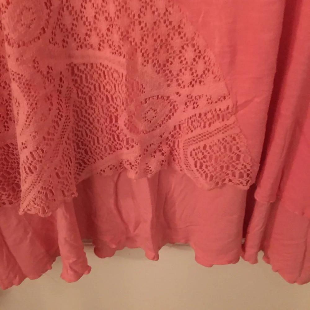 Peach top. Short sleeves. Layered look. - Picture 4 of 5